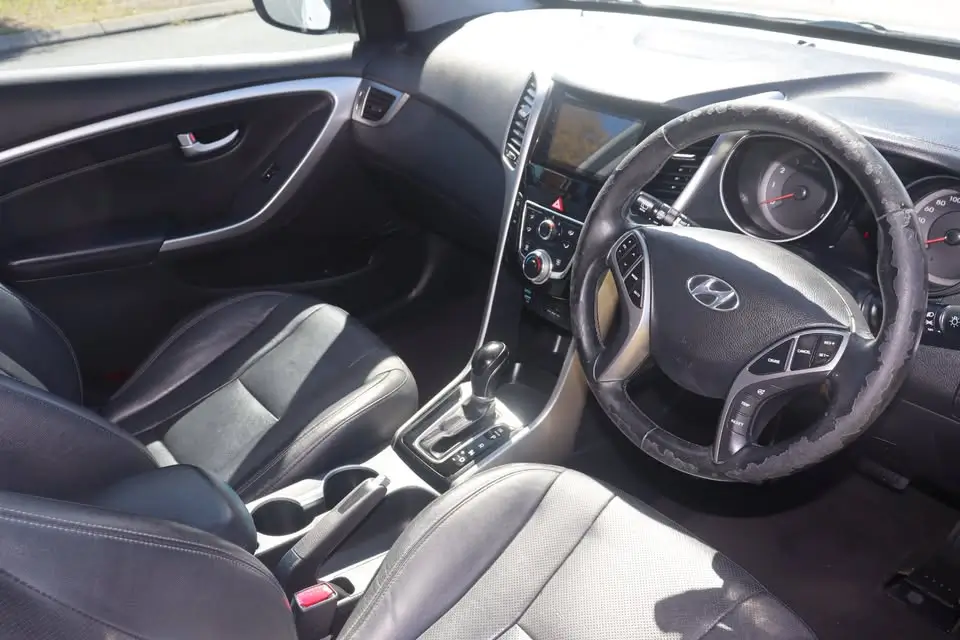 2014 Hyundai i30 Trophy inspection 1ELM130 05 2014 Hyundai i30 Trophy inspection 1ELM130 05
