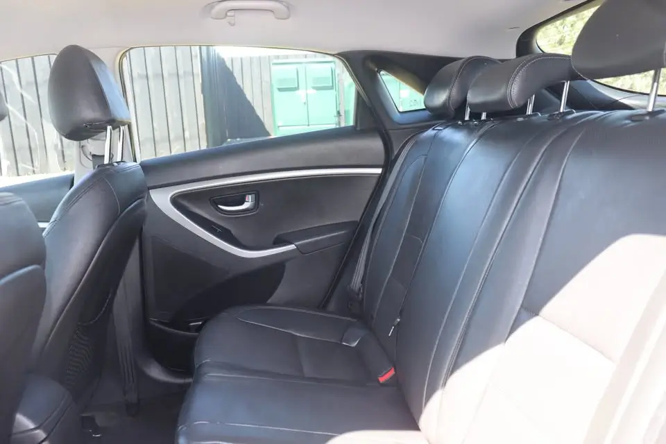 2014 Hyundai i30 Trophy inspection 1ELM130 07 2014 Hyundai i30 Trophy inspection 1ELM130 07