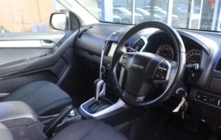 2017 Isuzu D-MAX LS-M Hi-Ride 4×4 Crew Cab 07 2017 Isuzu D-MAX LS-M Hi-Ride 4x4 Crew Cab dashboard and steering wheel