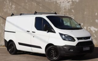 2018 Ford Transit Custom 01 2018 Ford Transit Custom 290S van front three-quarter view