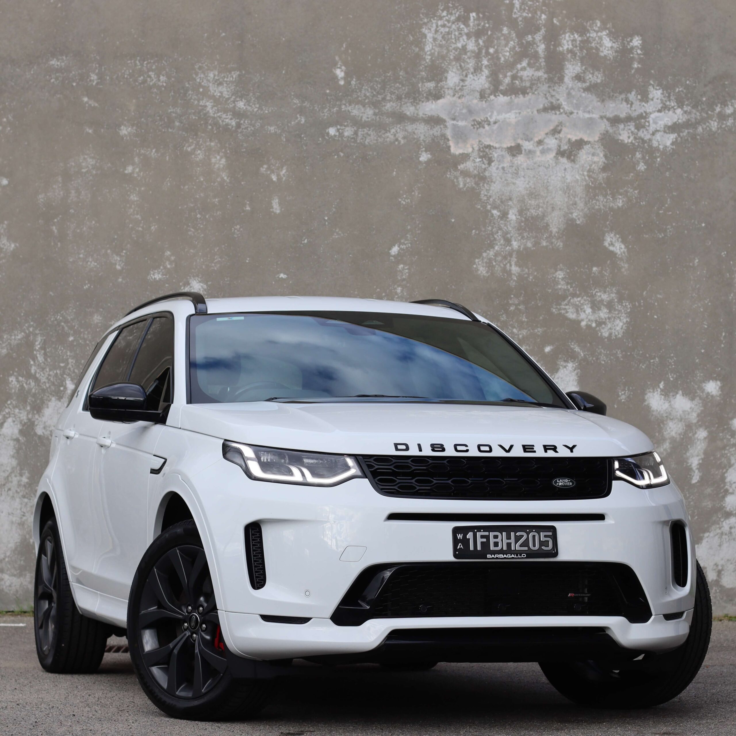 2022 Land Rover Discovery Sport 01 2022 Land Rover Discovery Sport P250 R-Dynamic SE front three-quarter view